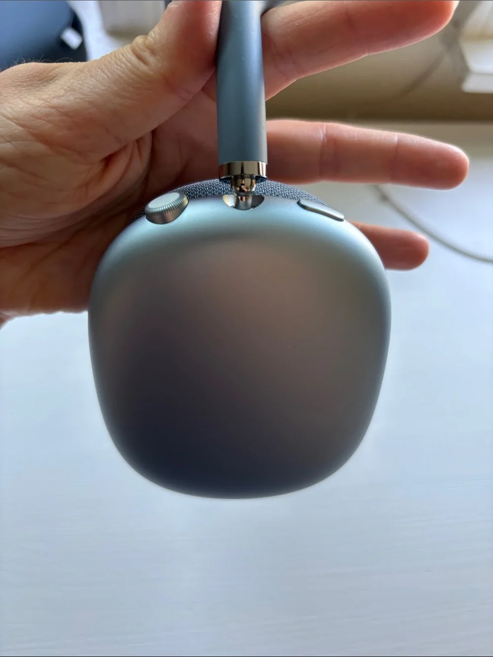 Apple Airpods Max in Blue - Picture 9 of 14